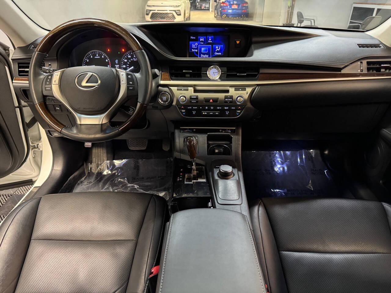 2014 Lexus ES 350 photo 38