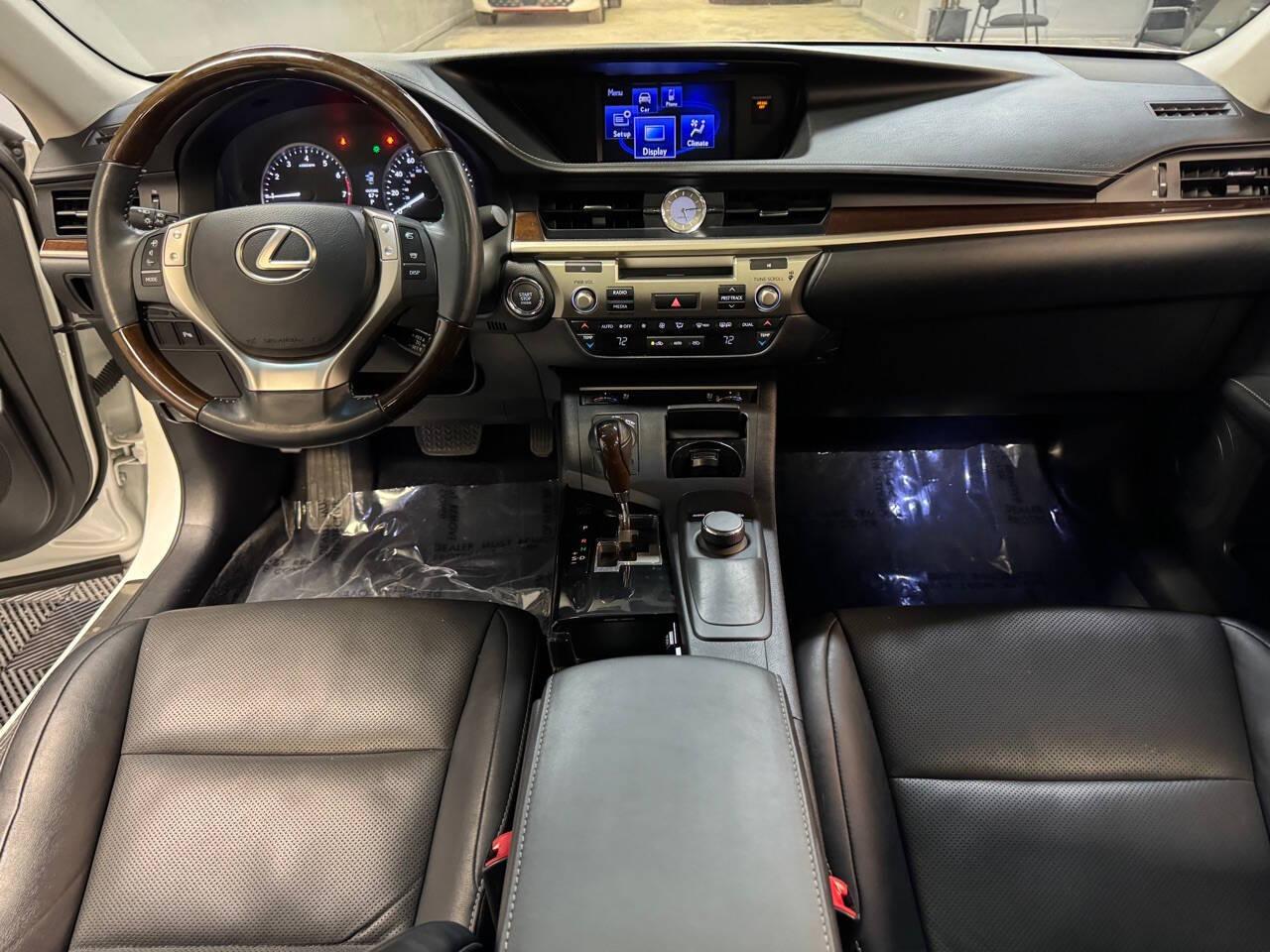 2014 Lexus ES 350 photo 39