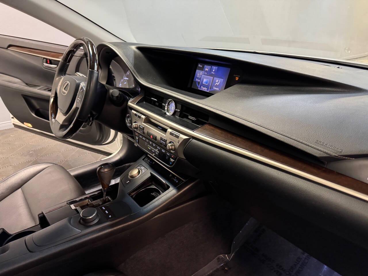 2014 Lexus ES 350 photo 52