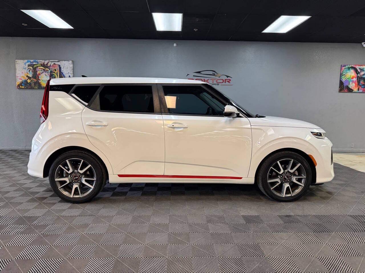 2020 Kia Soul GT-Line Turbo photo 17