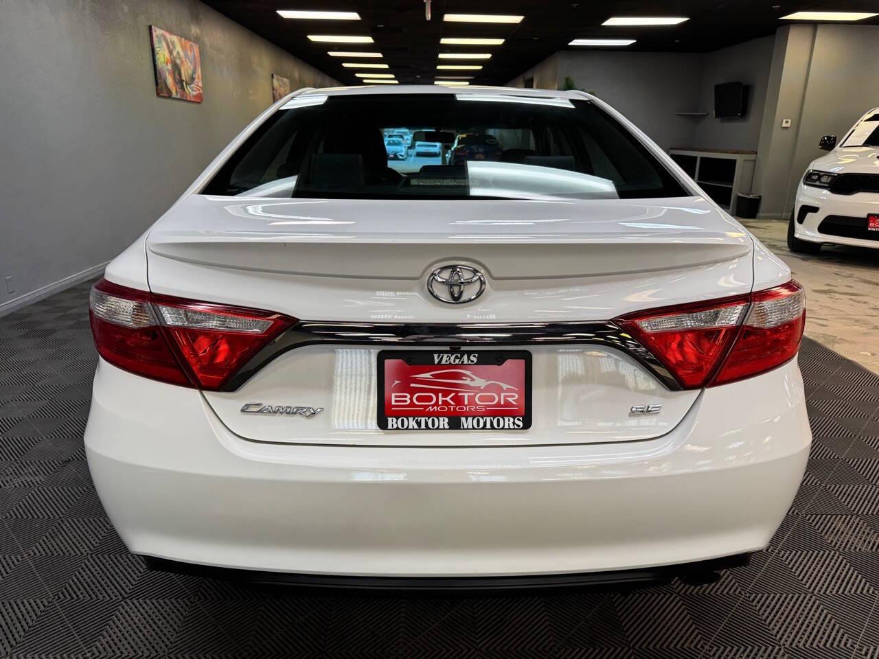 2015 Toyota Camry SE photo 12