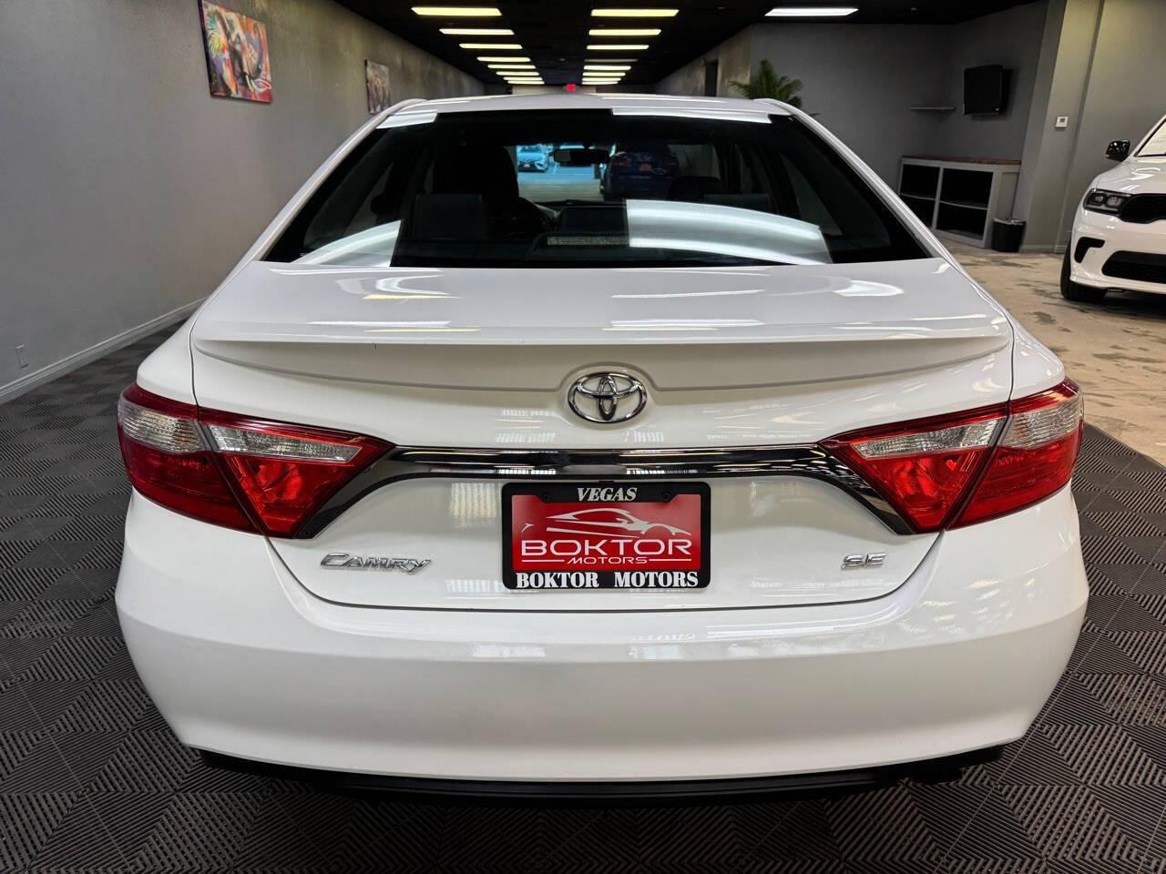 2015 Toyota Camry SE photo 13