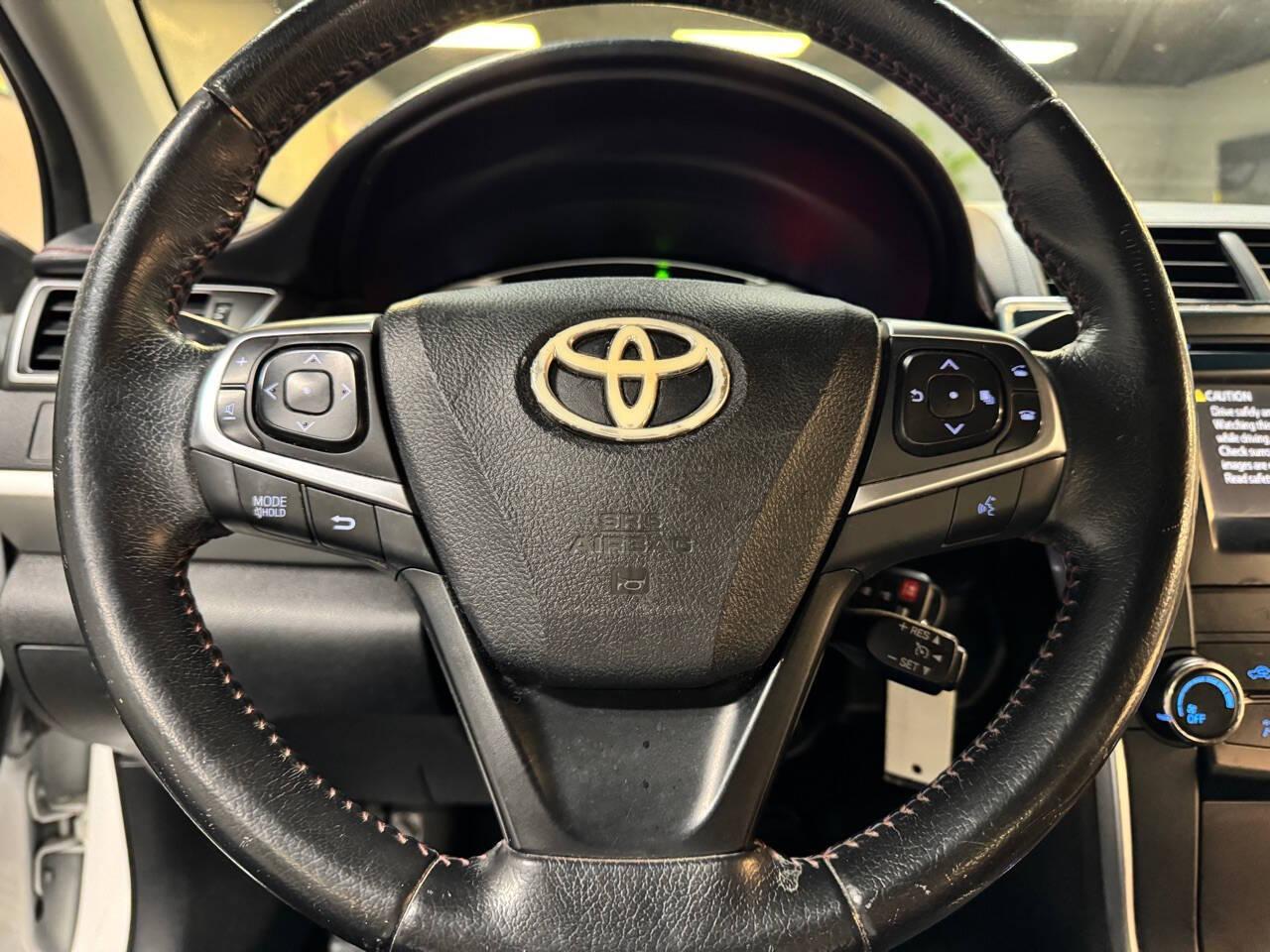 2015 Toyota Camry SE photo 22