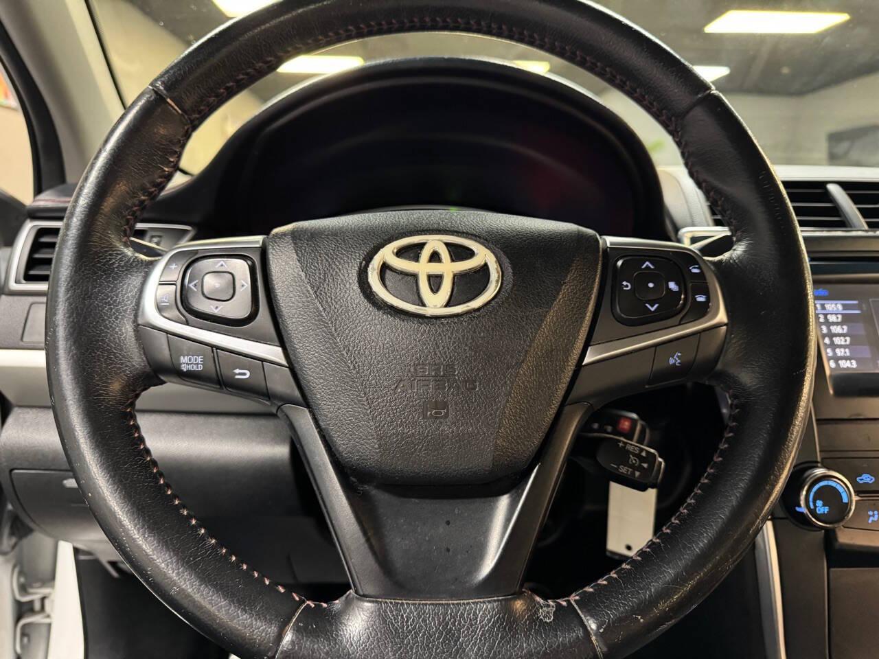 2015 Toyota Camry SE photo 23