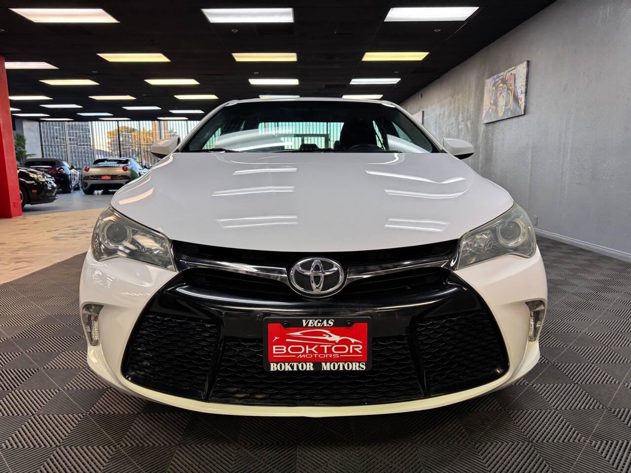 2015 Toyota Camry SE photo 4