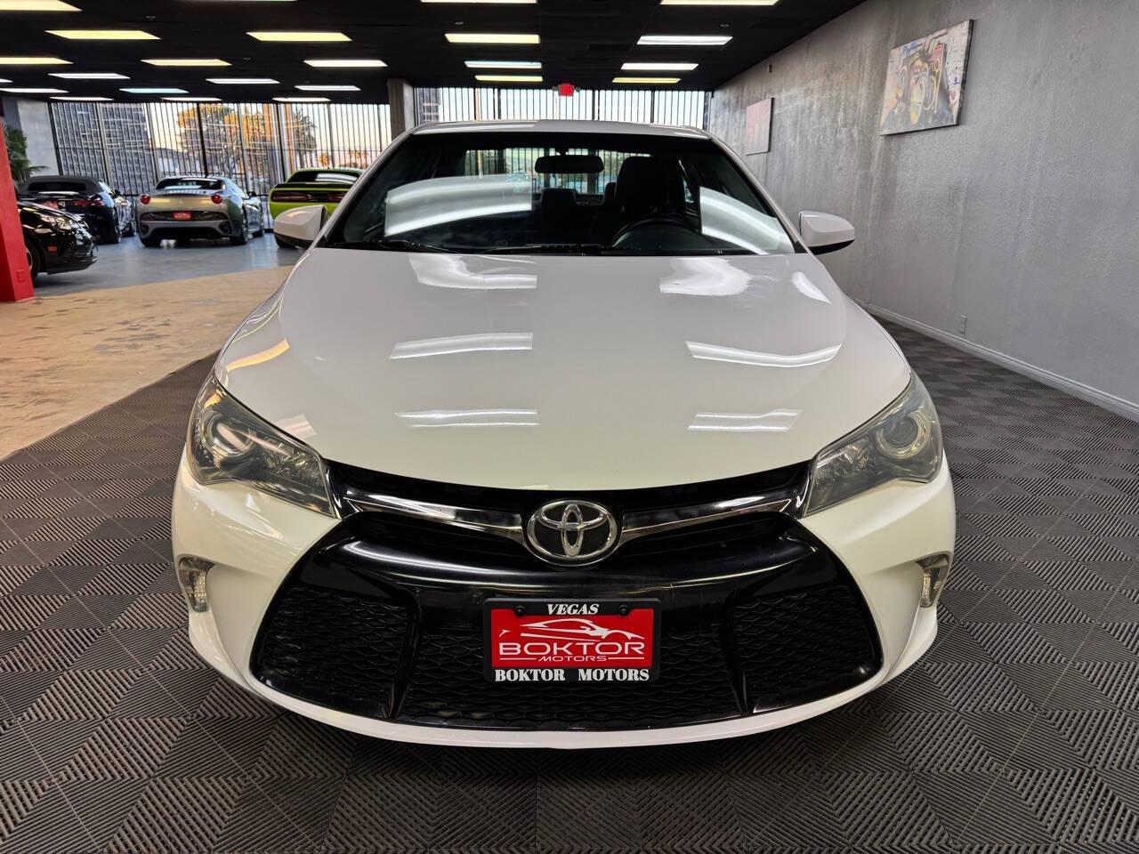 2015 Toyota Camry SE photo 5