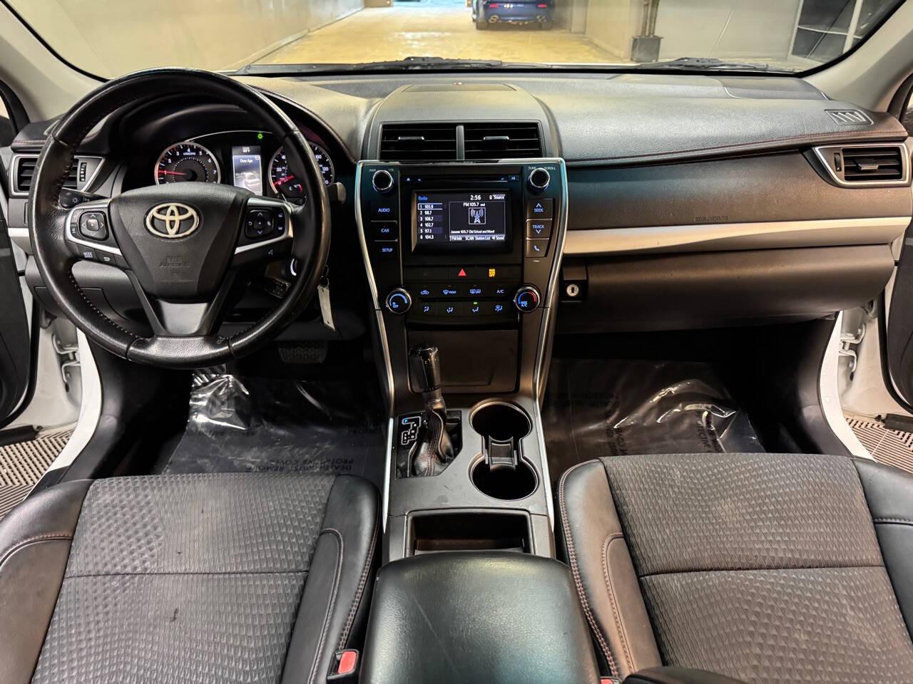 2015 Toyota Camry SE photo 50