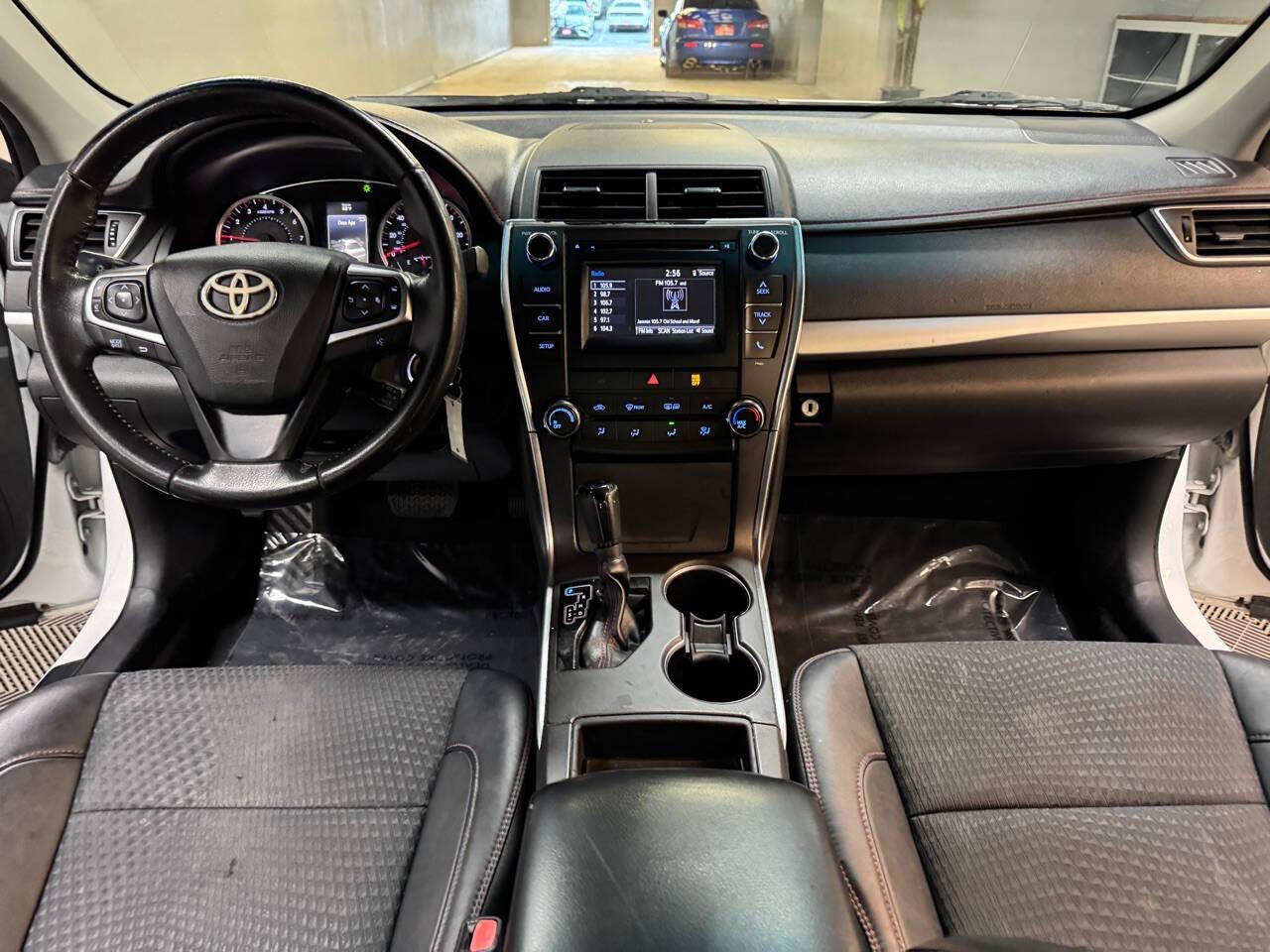 2015 Toyota Camry SE photo 51