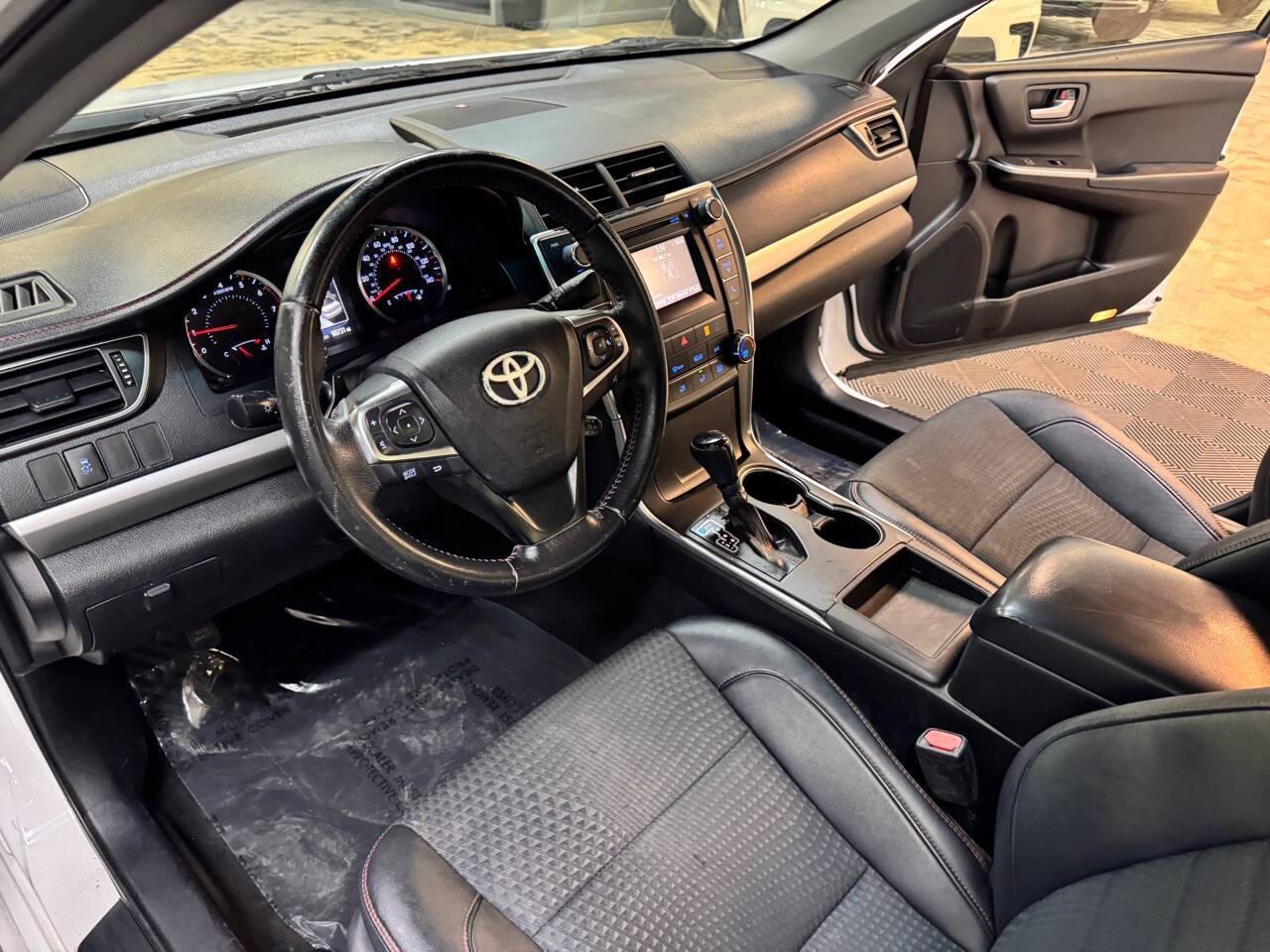 2015 Toyota Camry SE photo 57