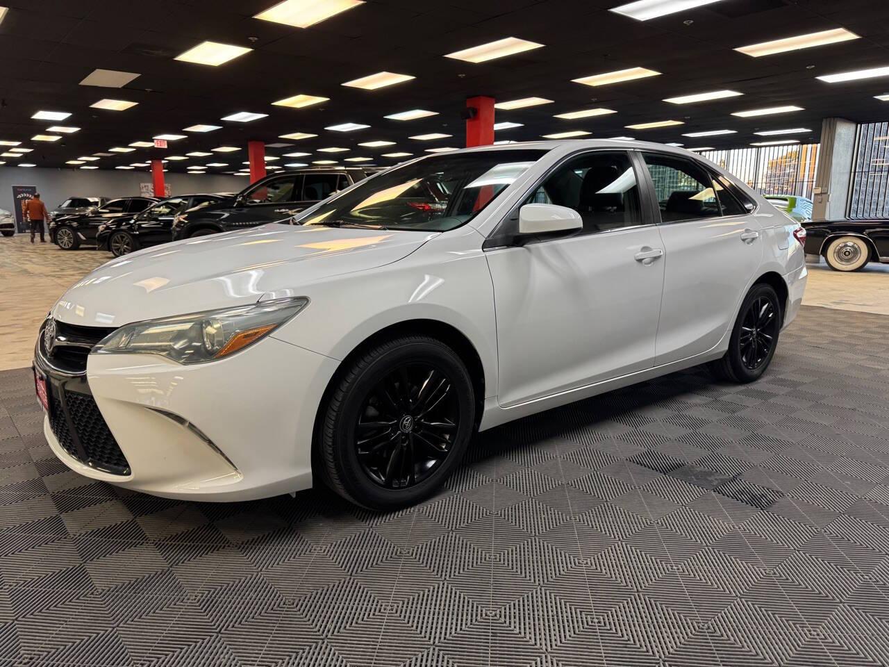 2015 Toyota Camry SE photo 7