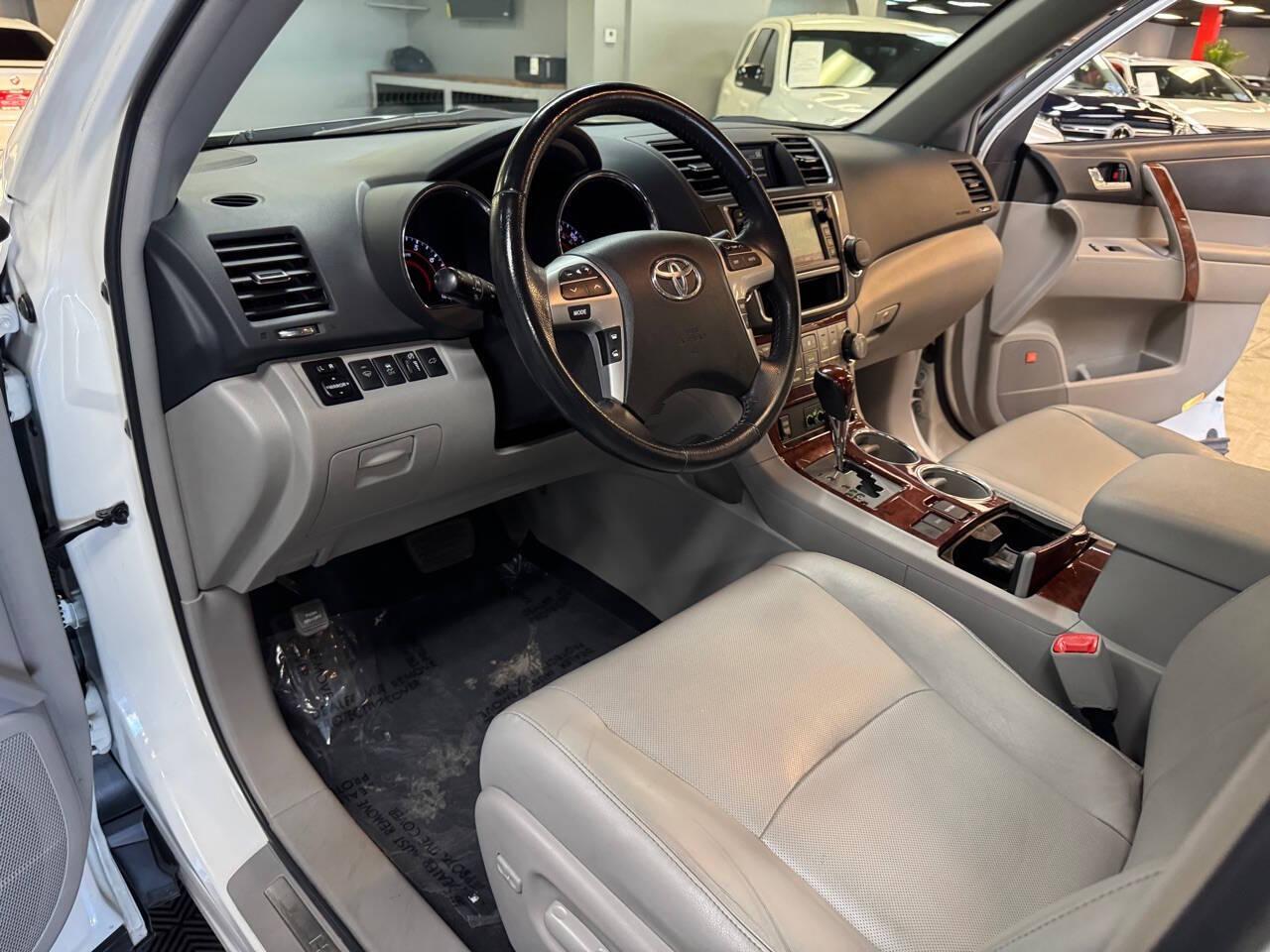 2013 Toyota Highlander Limited photo 38