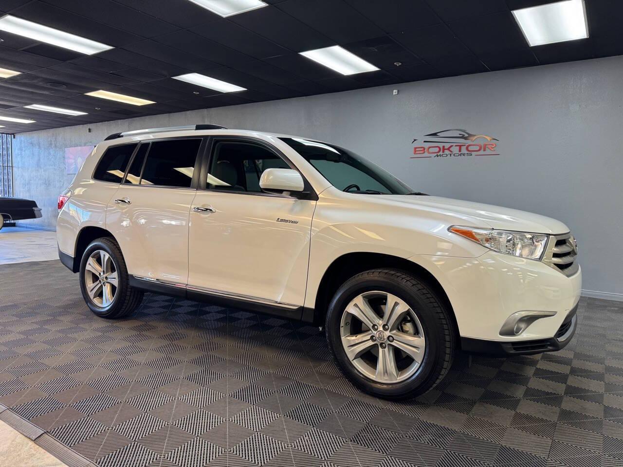 Toyota Highlander's photo